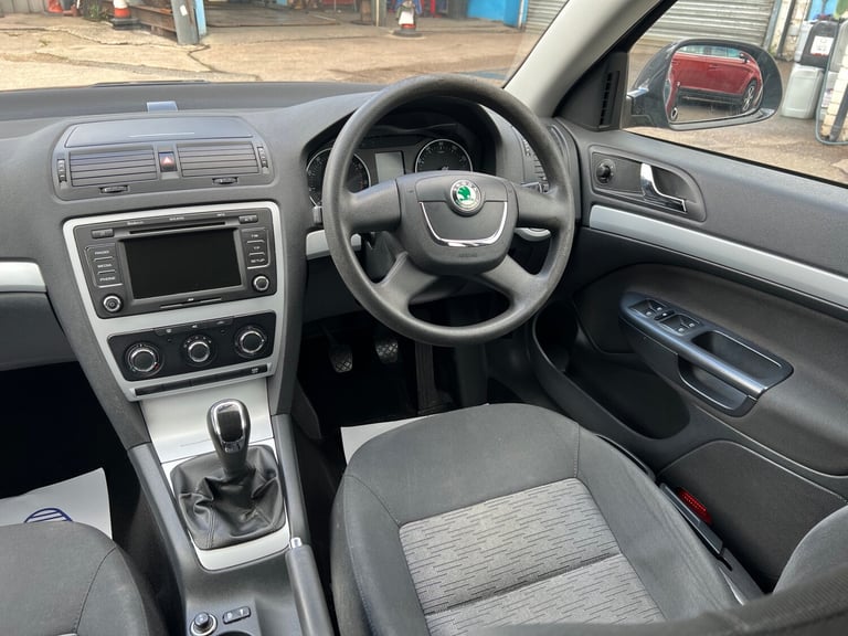 2011 Skoda Octavia 1.6 SE 5dr ESTATE Petrol Manual