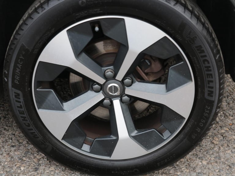 2024 Volvo XC40 Plus Dark B4 (197 hp) ESTATE Petrol/Electric Hybrid Automatic