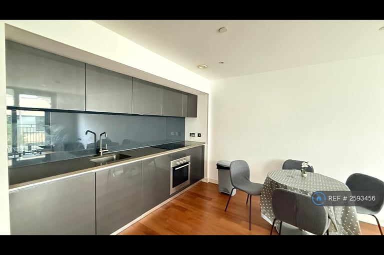 1 bedroom flat in City Lofts St. Pauls, Sheffield, S1 (1 bed) (#2593456)