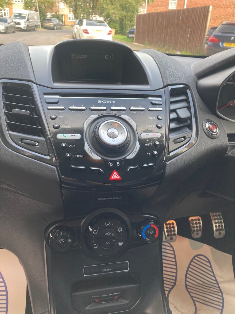 Ford, FIESTA, Hatchback, 2013, Manual, 1596 (cc), 3 doors