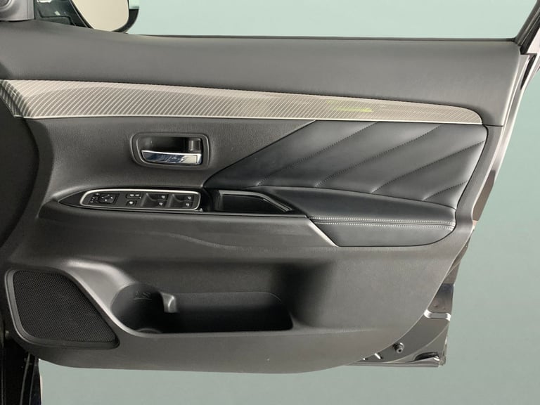 2019 Mitsubishi Outlander 2.4h TwinMotor 13.8kWh Dynamic SUV 5dr Petrol Plug-in Hybrid CVT 4WD Eu...