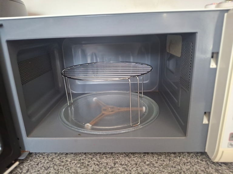 Panasonic 800w white combination microwave with grill