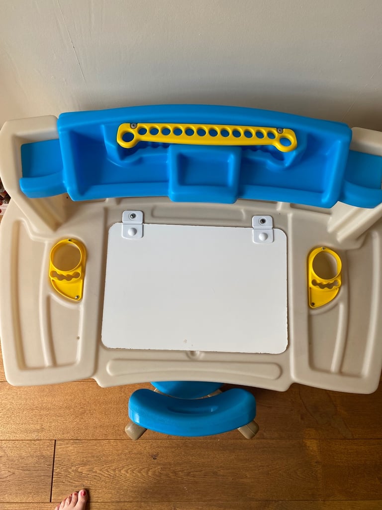Step 2 Deluxe Art Activity Desk