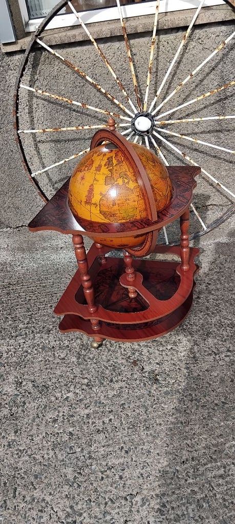 Drinks globe in lovely original condition