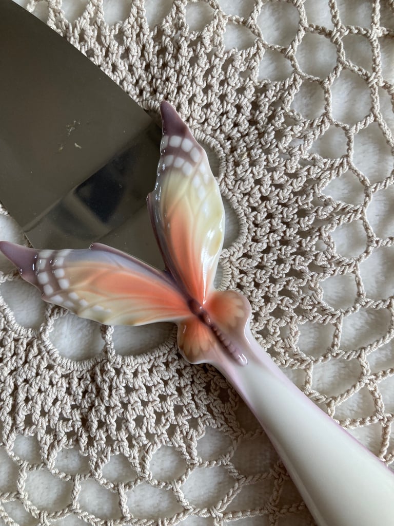 Franz Porcelain Pie Server