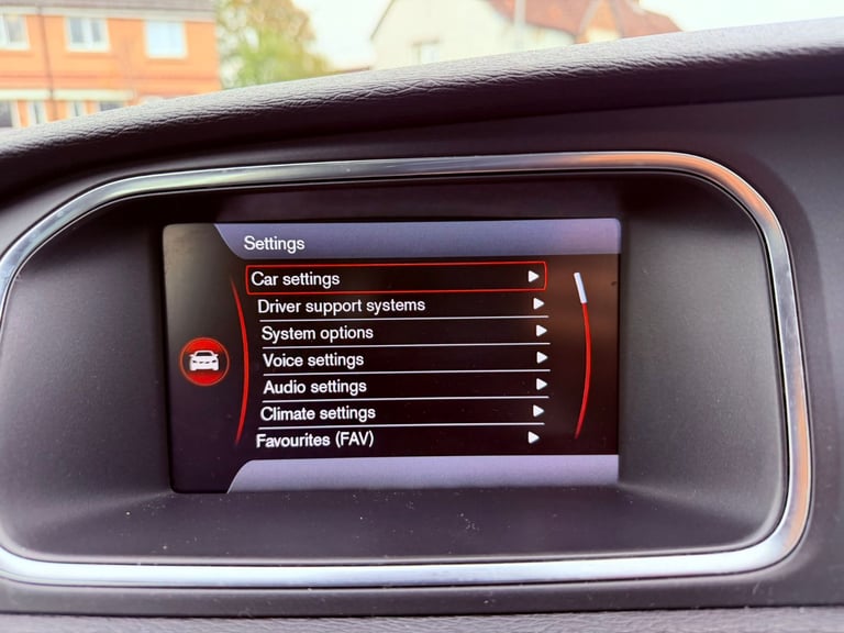 Volvo V40 D2 2013 (63) - FSH - Panoramic Roof - Rear Camera - Drives perfectly