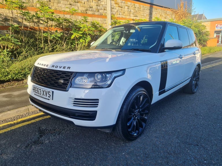 Land Rover Range Rover vogue SE AUTO 3.0 TDV6 Black pack FSH WITH LAND ROVER 