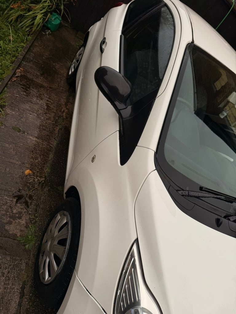 Ford, KA, Hatchback, 2012, Manual, 1242 (cc), 3 doors