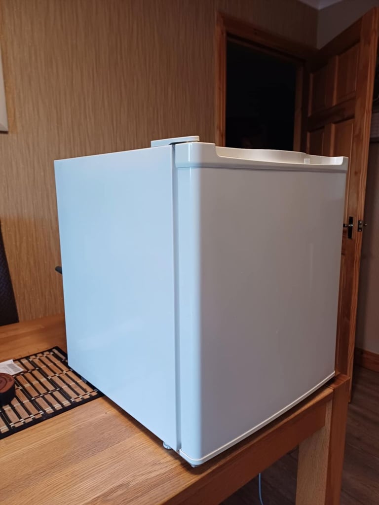 image for AS NEW CURRYS ESENTIALSCOUNTER TOP FREEZER