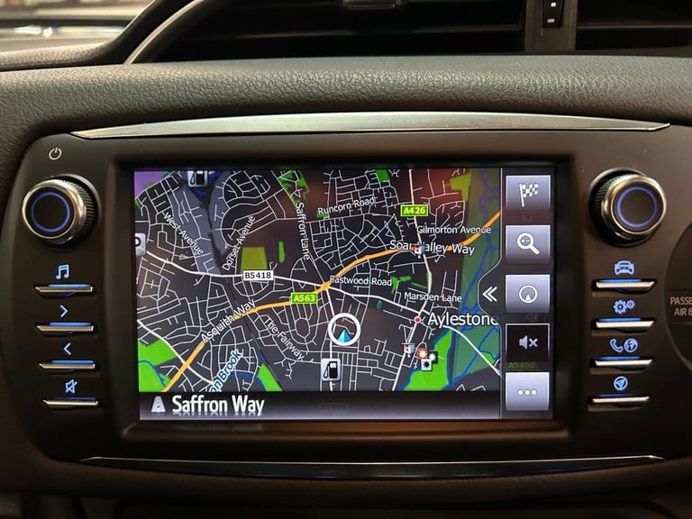 2018 Toyota Yaris 1.5 VVT-i Grey Bi-Tone Euro 6 5dr HATCHBACK Petrol Manual