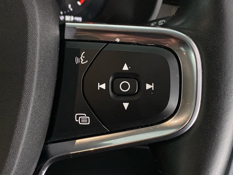 2020 Volvo XC40 2.0 B4P Inscription Pro 5dr Auto Crossover/SUV PETROL Automatic