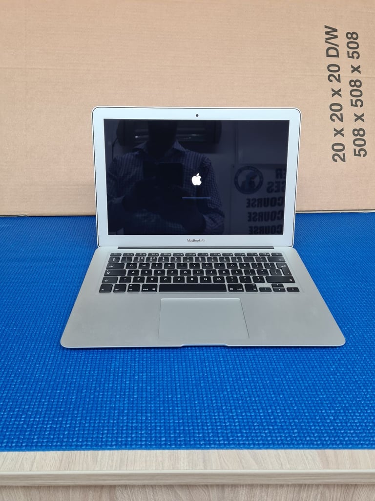 Macbook Air A1466 Yr 2015 i5 8GB Ram 128GB SSD Mac OS  Catalina  Clean A Grade