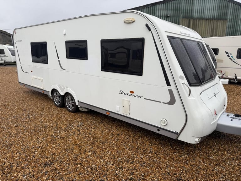 2011 Buccaneer Schooner Fixed bed end large washroom