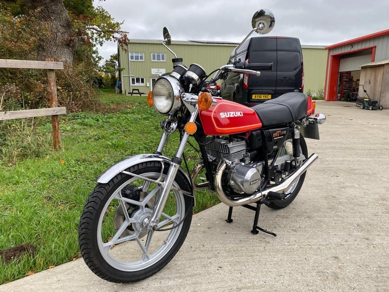 SUZUKI GT185, 1978, CRACKING EXAMPLE TWO STROKE, HIGGSPEED EXHAUSTS