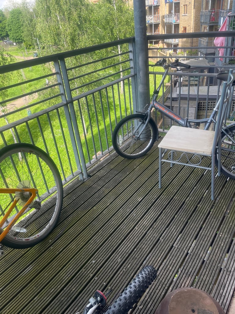 Large 2 bedroom flat for 3 or 4 bedroom house. Home swap