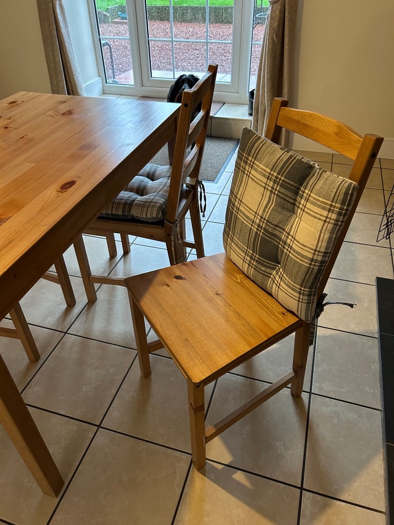 Dining table 
