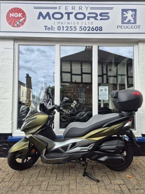 Kawasaki SC 300 CKF// 1 OWNER// ONLY 1300 MILES