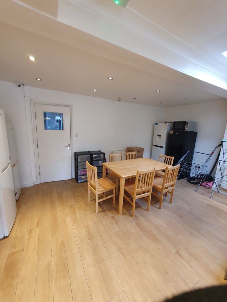 Newly decorated large double room 