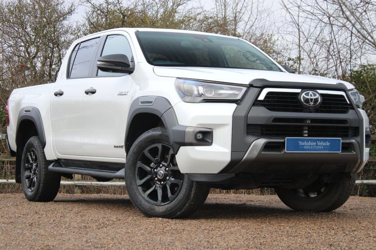 image for 2023 Toyota Hilux 2.8 D-4D Invincible X Auto 4WD Euro 6 (s/s) 4dr PICK UP Diesel Automatic