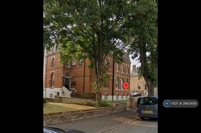 Studio flat in Ridings House, Windsor, SL4 (#2663458)