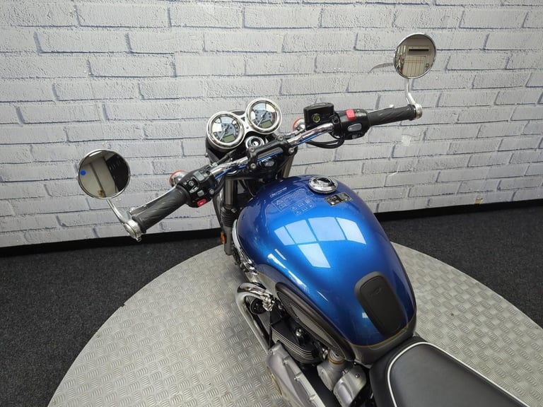 TRIUMPH BONNEVILLE T120, 2021/71, 8,842 MILE WITH FSH, BLUS AND SILVER