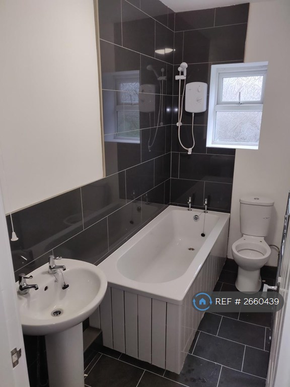 5 bedroom house in Mumford Street, Bradford, BD5 (5 bed) (#2660439)