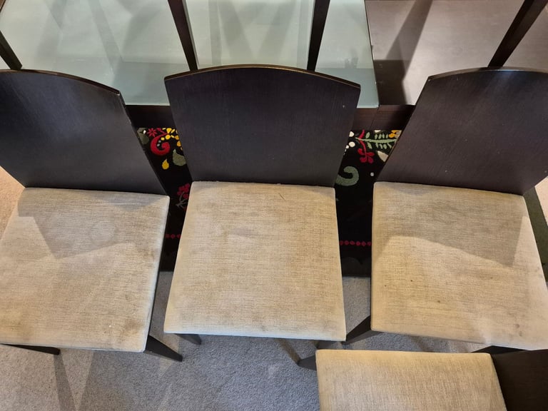 Dining Table with 6 Chairs – Extendable, Sturdy & Functional