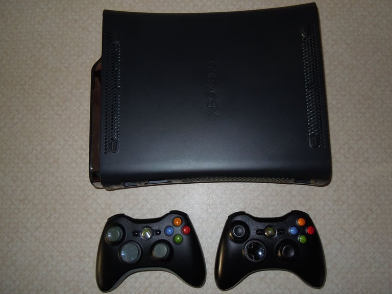 Xbox 360 Video Games Console HDMI 120Gb witk Kinetic Sensor and Two wireless controllers