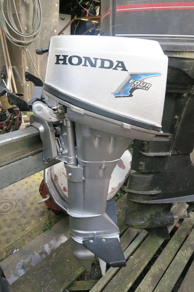 HONDA 10HP  4 STROKE LONG SHAFT WITH REMOTES 