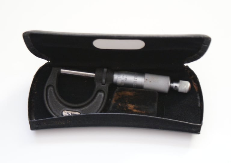 Moore & Wright 0”-1”’ (Imperial) Micrometer No. 965, cased and boxed in excellent condition