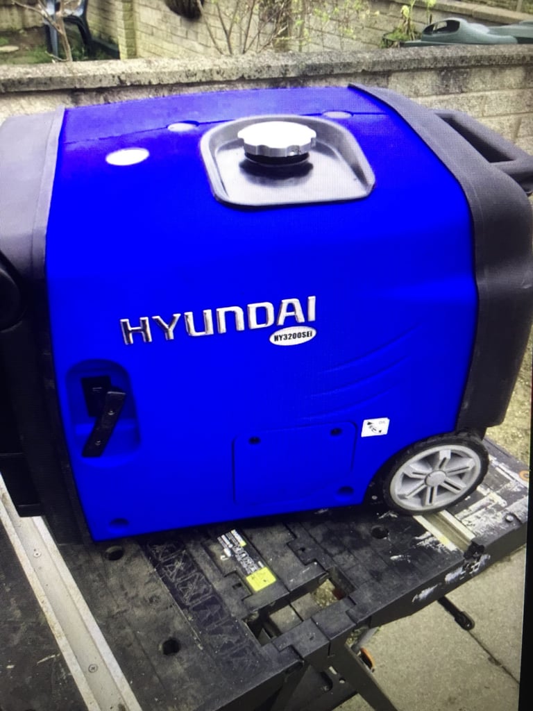 HYUNDAI 3200SEI PORTABLE PETROL INVERTER GENERATOR.