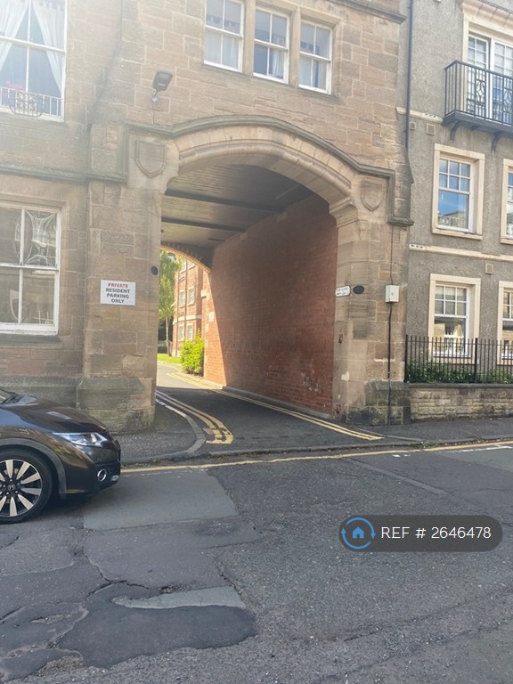 2 bedroom flat in Upper Gray Street, Edinburgh, EH9 (2 bed) (#2646478)