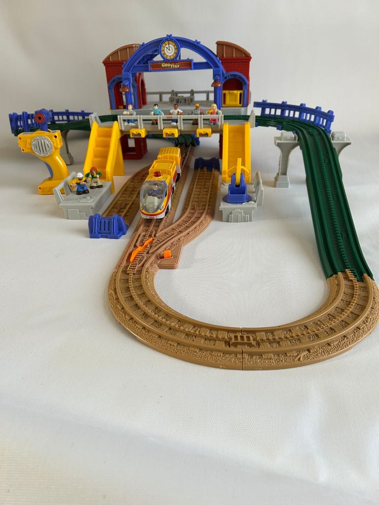 Bundle - Fisher Price Geo Trax, Tomica Hypercity 85400 