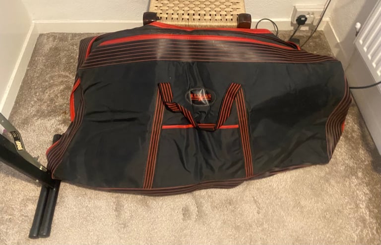 Yamaha PSR 3000 electronic keyboard, stand , cover and carry case 