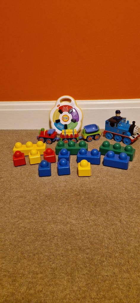 image for TOY BUNDLE IN EXCELLENT CONDITION.