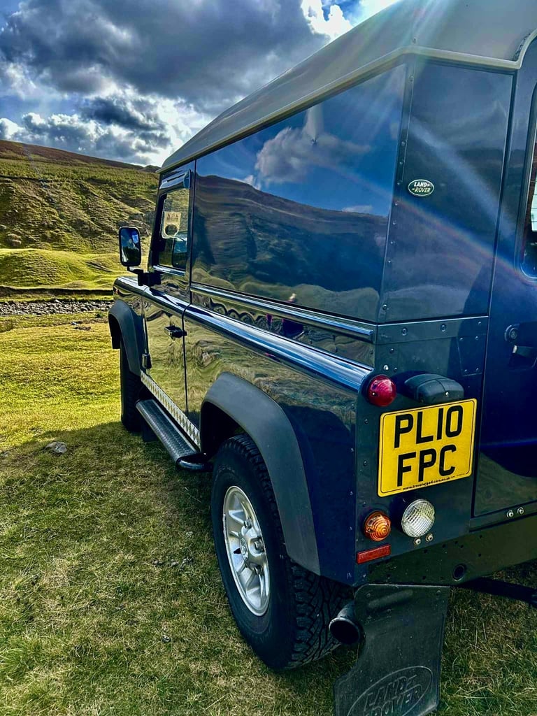 Land Rover, DEFENDER, Panel Van, 2010, Manual, 2401 (cc)