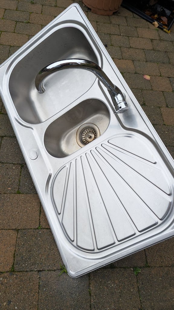 Franke kitchen sink and taps 