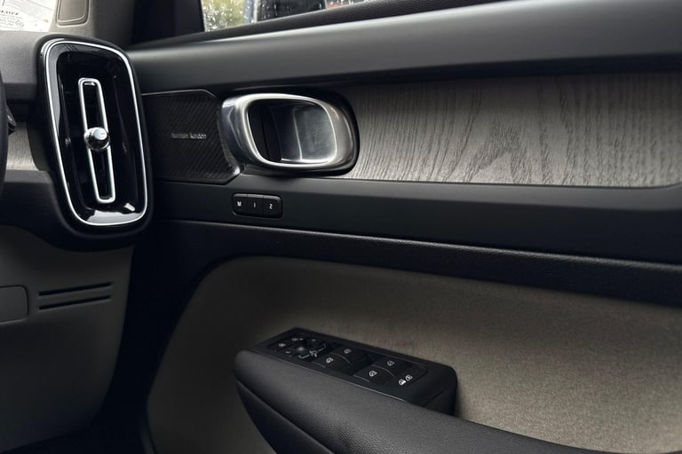 2022 Volvo XC40 2.0 B4 MHEV Ultimate SUV 5dr Petrol Hybrid DCT Auto Euro 6 (s/s) (197 ps) ESTATE ...