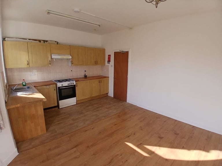lovely three bedroom House for rent in East ham close to green street/east ham