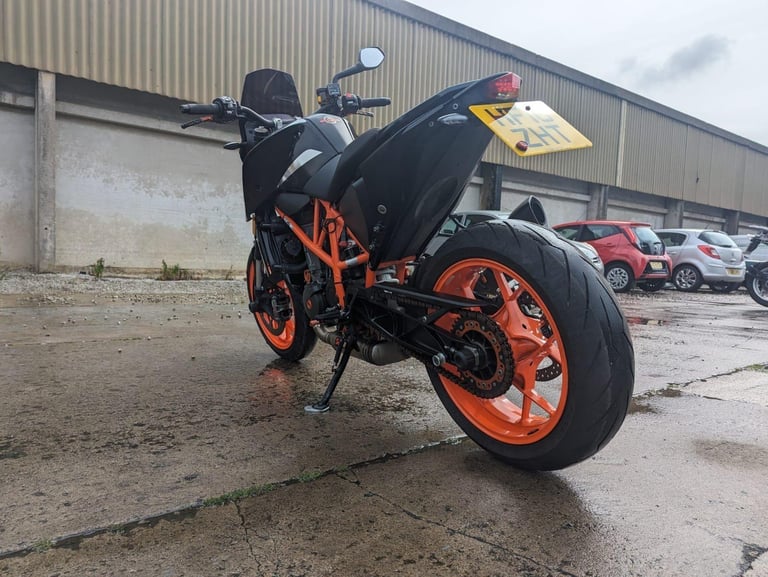 2016 16 KTM DUKE 690 R 16 MY AKRAPOVIC EXHAUST LC4 NAKED ROADSTER 690R SPEC