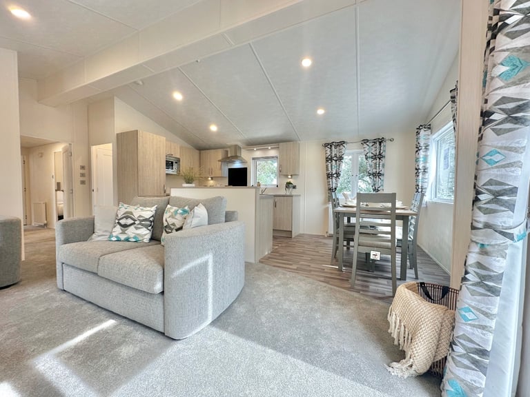 Luxury Static Lodge For Sale NOW REDUCED FOR QUICK SALE Suffolk Coast 11.5 Month Season 