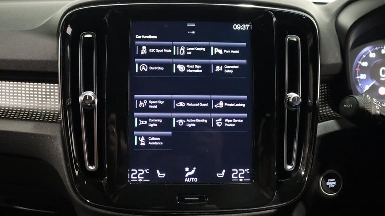  Volvo XC40 T3 R-Design Pro Manual (Park Assist, Heated Seats, Sat Nav) Petrol Manual