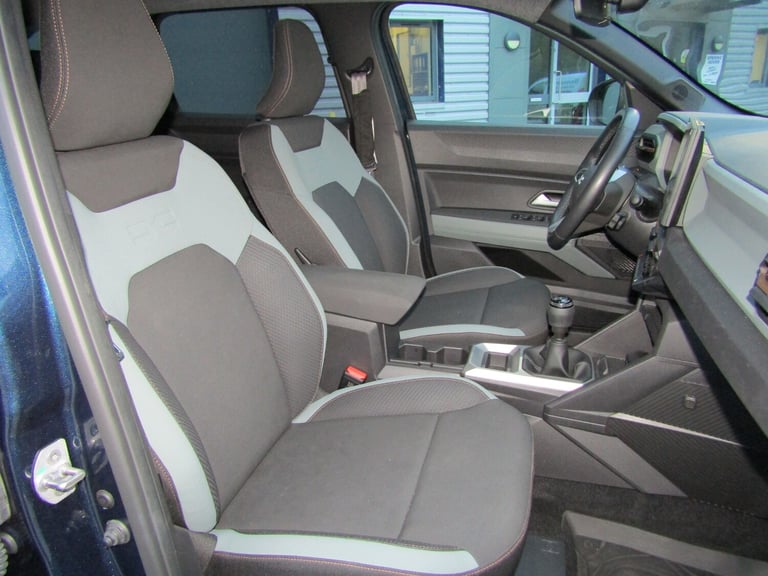  Dacia Bigster 1.2 TCe 140 EXTREME MHEV MILD HYBRID EURO 6 (s/s) LEFT HAND DRIVE  SUV Petrol Manual