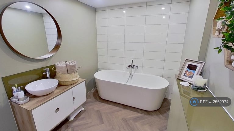 3 bedroom flat in Cavalry Park Drive, Edinburgh, EH15 (3 bed) (#2662974)
