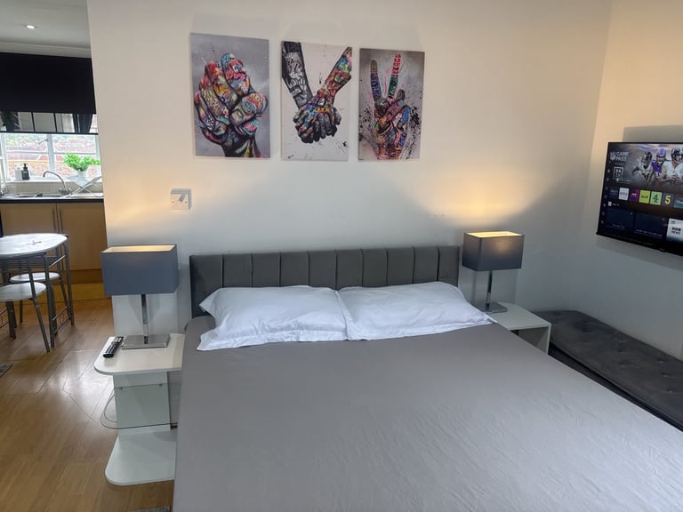 Fully furnished Studio Apartment in the Heart of Canterbury High Street ✨