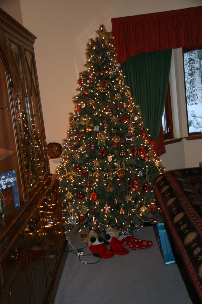 image for 7.5 Foot Pre-Lit Christmas Tree - Costco