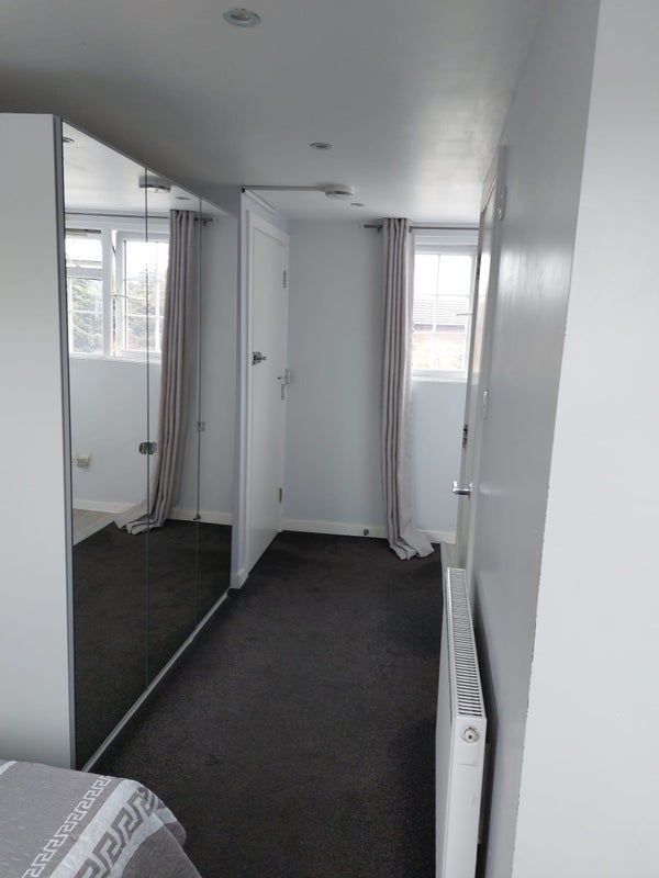 En-Suite Loft, Prime Location Airport access