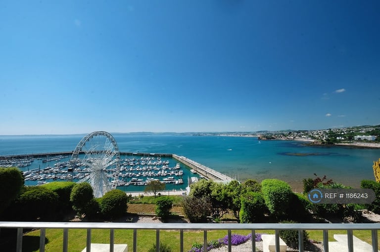 2 bedroom flat in Warren Road, Torquay, TQ2 (2 bed) (#1186243)