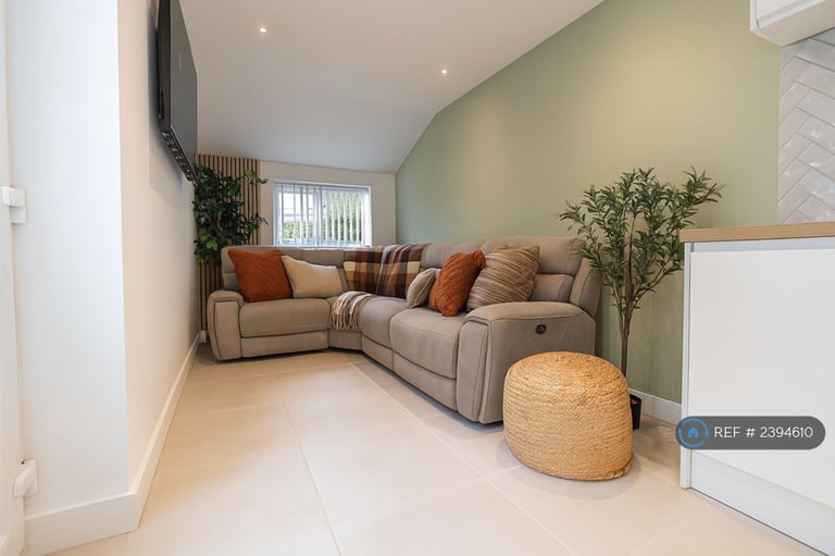 6 bedroom house in Lyndale Avenue, Bridgwater, TA6 (6 bed) (#2394610)