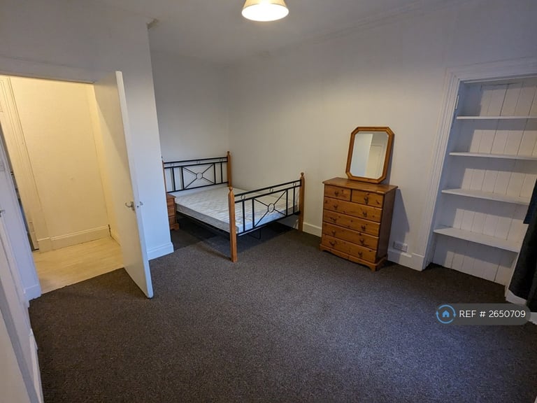 3 bedroom flat in Gardner Street, Dundee, DD3 (3 bed) (#2650709)